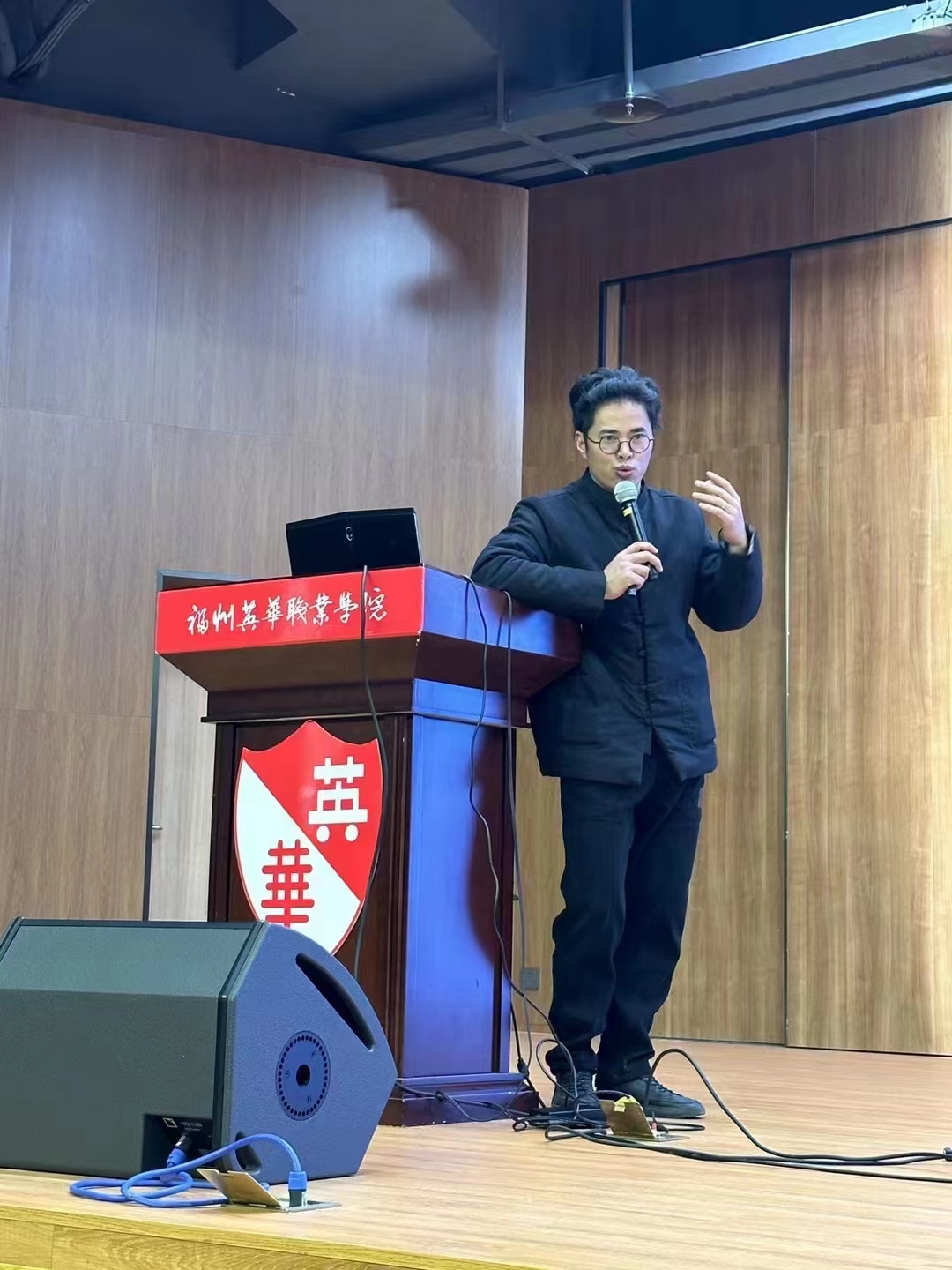 D:/000-张玉官文件/019-福州英华学院/23-24第一学期/025-实训周/照片替/微信图片_20240115203921.jpg微信图片_20240115203921