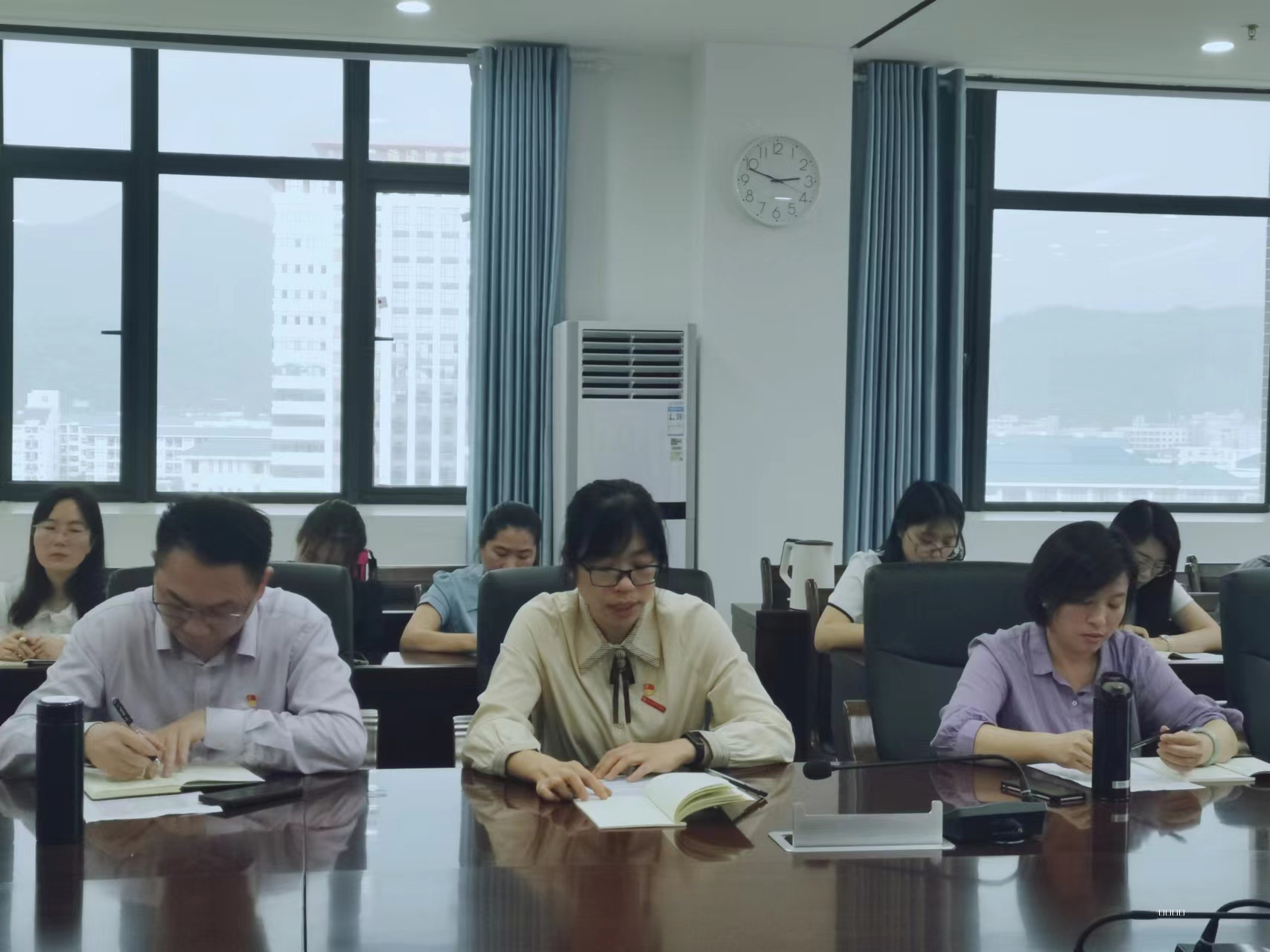 思政教师代表 李凌.jpg