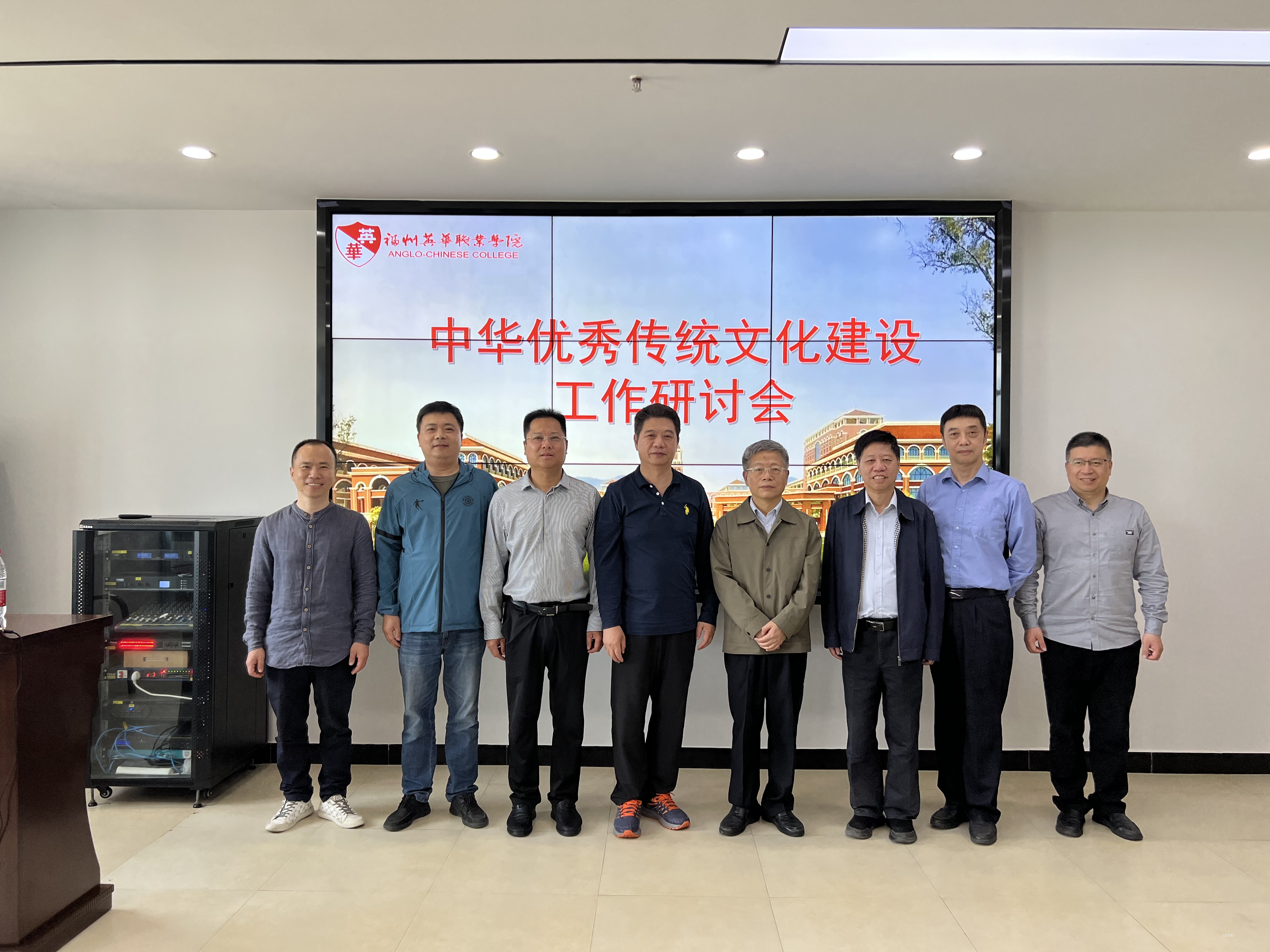 合影.jpg 合影.jpg