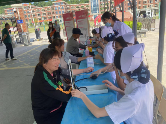 血压、血糖测量检测现场.jpg
