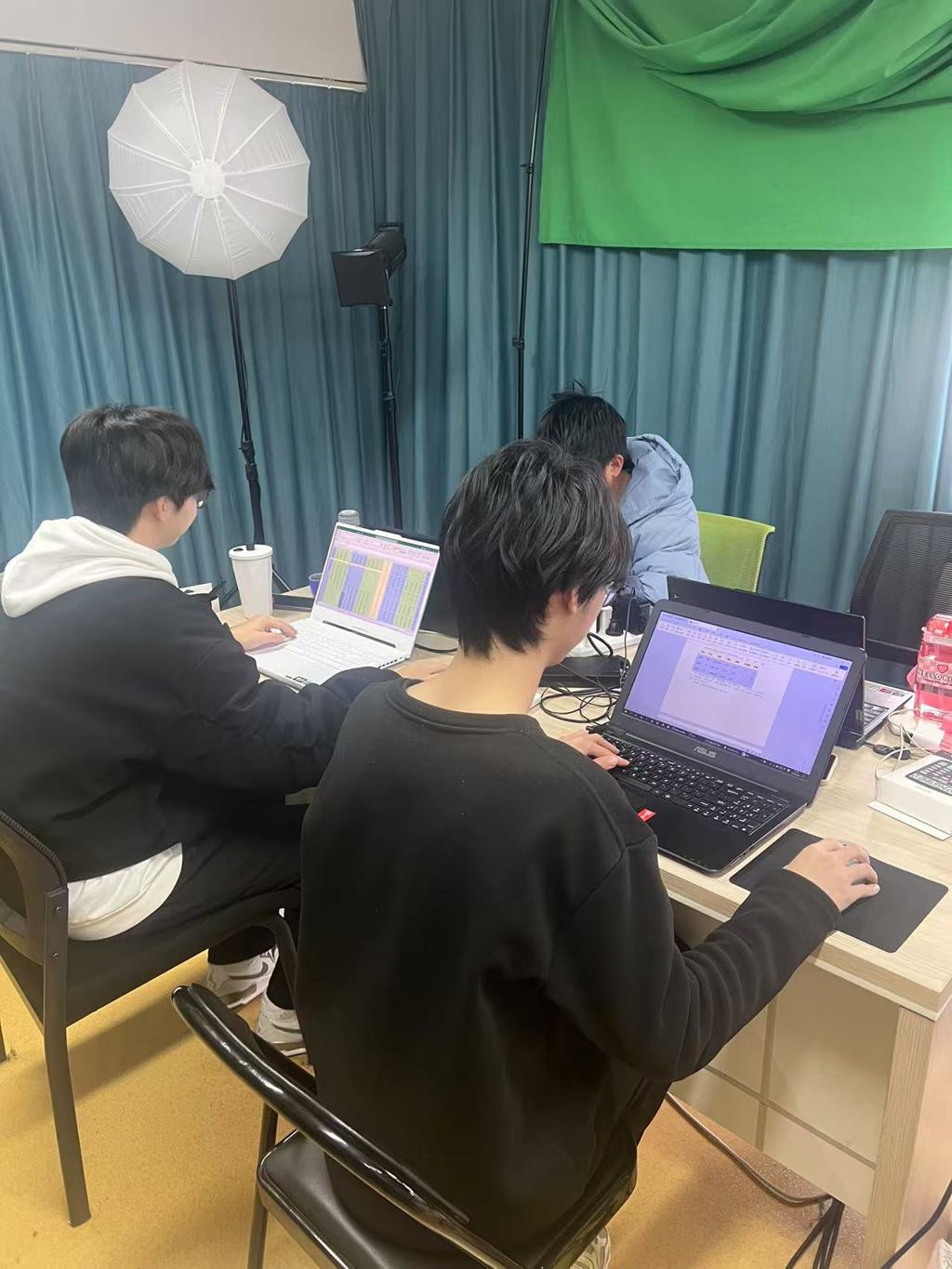 2b4b01a5dbf51e4b4c26bba424c0bb1